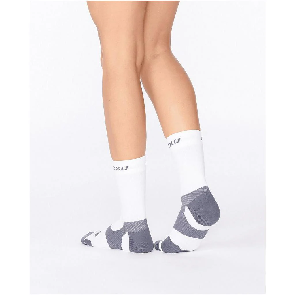 2XU Unisex Vectr Light Cushion Crew Socks - White / Grey - Image 3