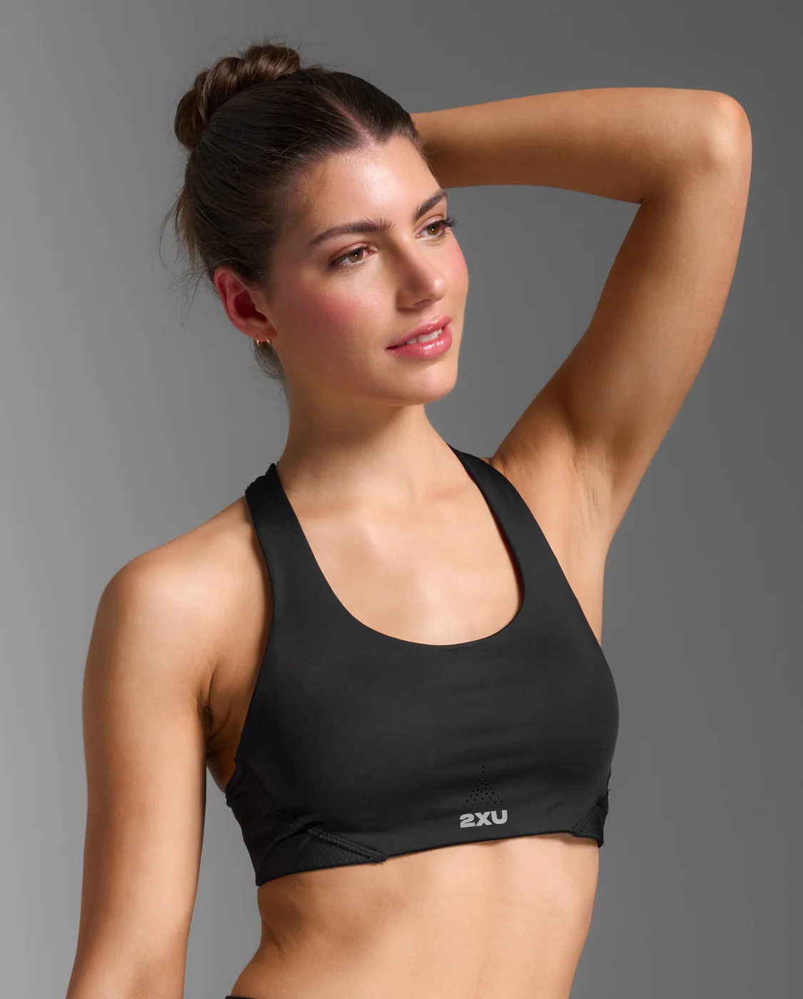 2XU Women Aero Mesh Medium Impact Bra - Black / Silver Reflective - Image 3