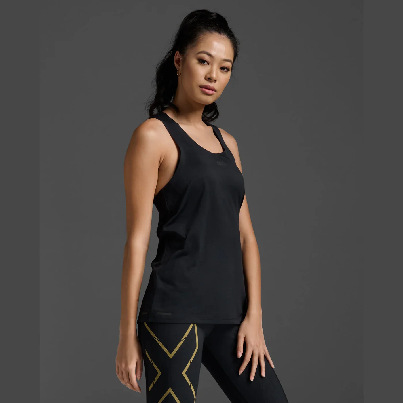 2XU Women Light Speed Tech Singlet - Black / Black Reflective - Image 3